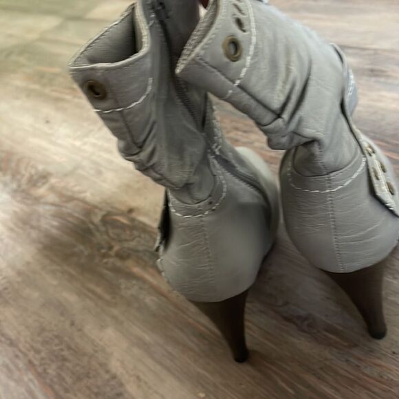 Booties   - Picture 3 of 6